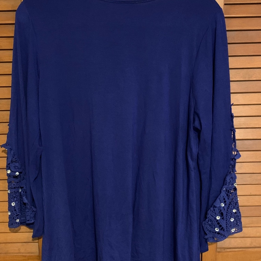 Glitterscape studded sleeve top